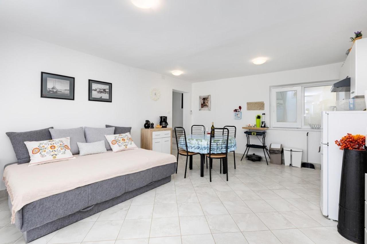 Apartment Oleander Malinska Luaran gambar
